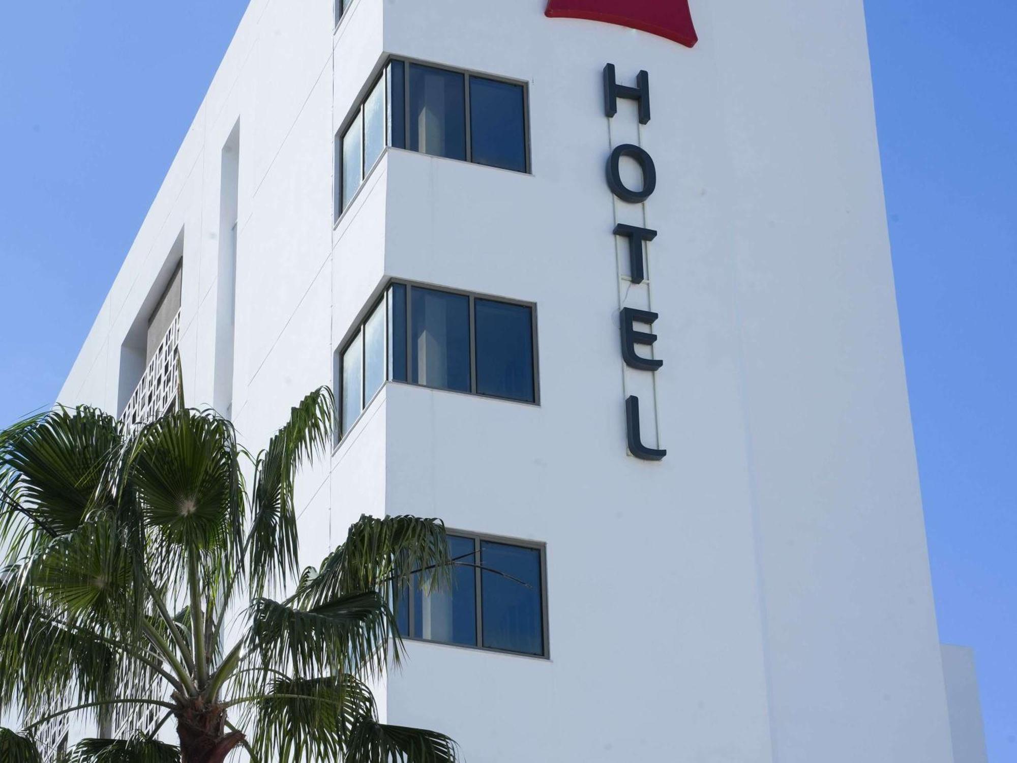Ibis Sfax Hotel Bagian luar foto