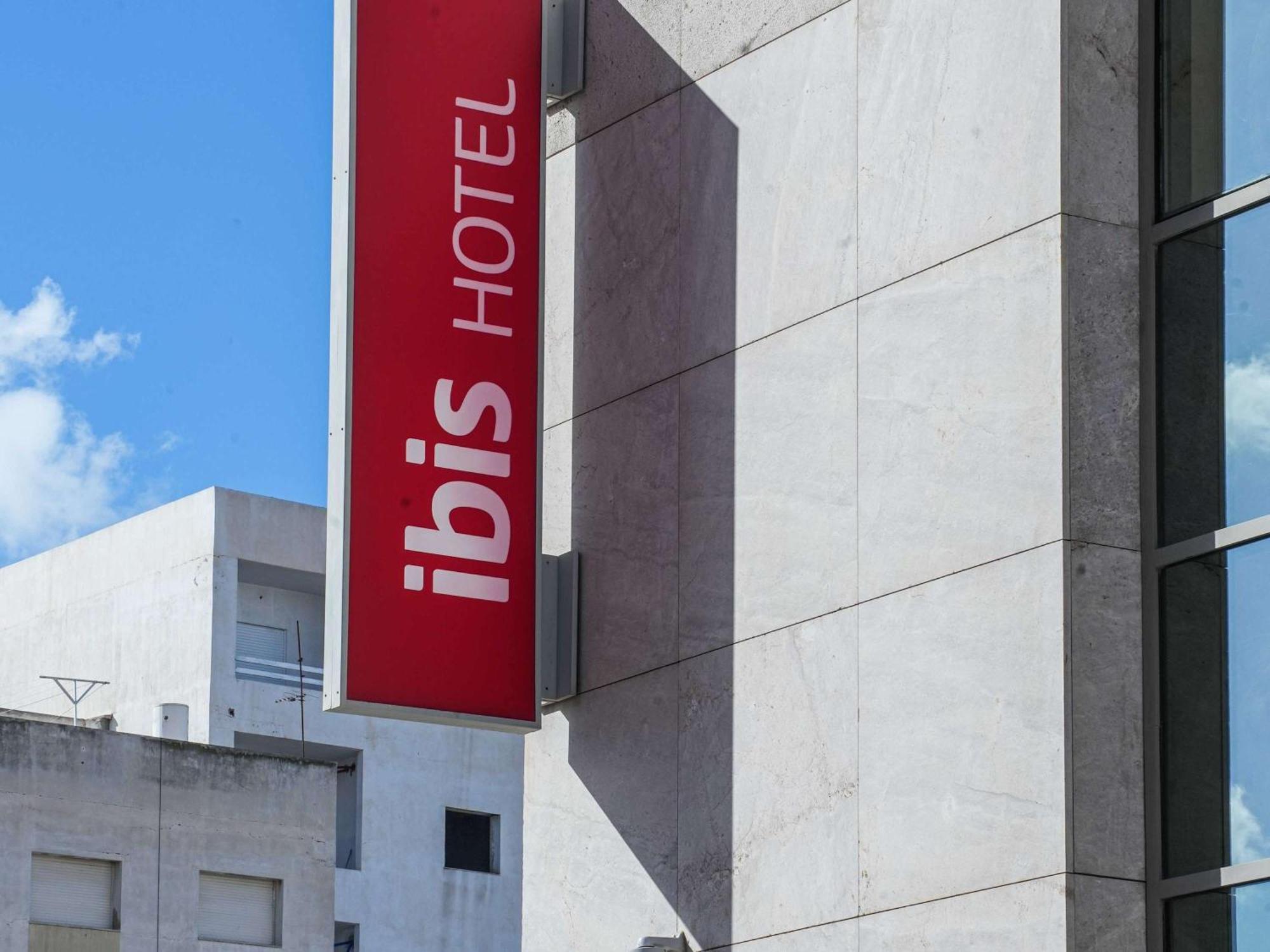 Ibis Sfax Hotel Bagian luar foto
